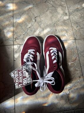 Vans Old Skool Sneakers in Burgundy with White Stripe